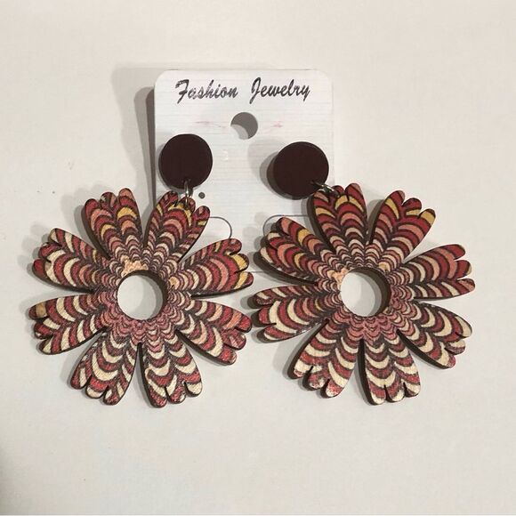 Boho Chic Feathers Cut Out Wooden Hoop Earrings - 216 - Picture 1 of 7